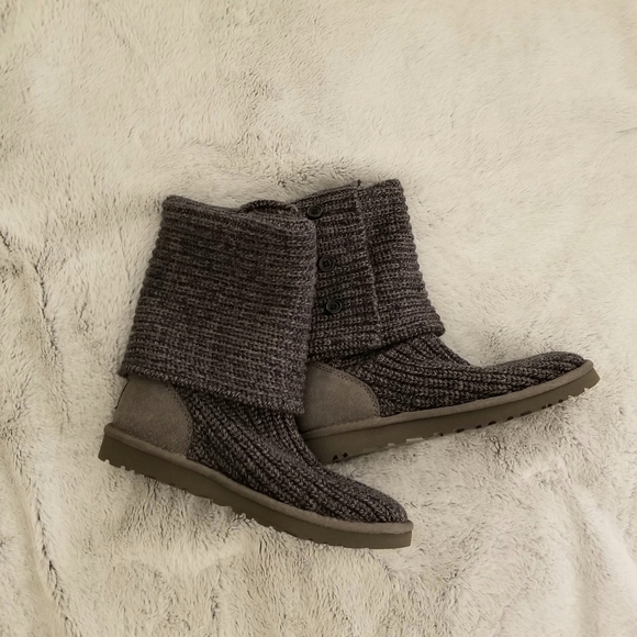 Ugg - Picture 2 of 7